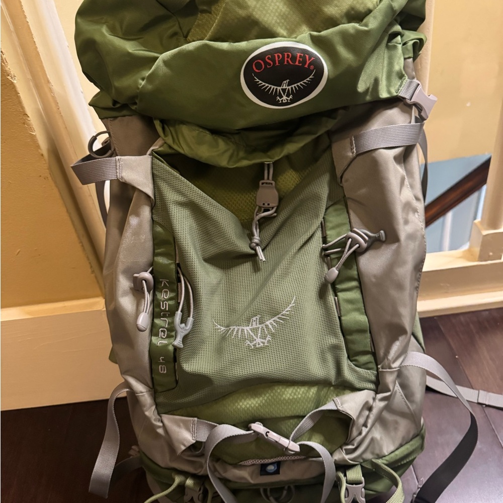 Osprey Green and Gray Hiking Backpack with Ergonomic Design